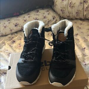 Black Winter Boots with Faux Fur Lining